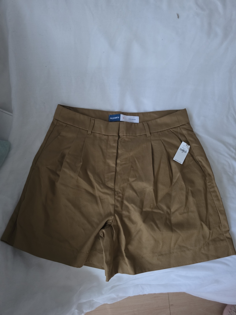 Old Navy Women's Pleated Khaki Bermuda Shorts
